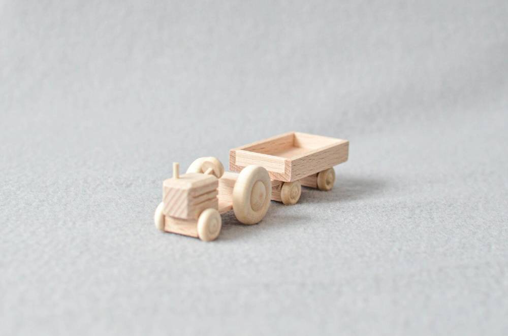 Rudolphs Schatzkiste Holzspielzeug Traktor mit Anhänger natur HxBxT 3,5x7,5x3cm