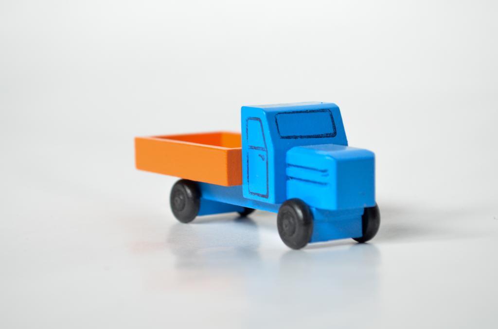 Rudolphs Schatzkiste Holzspielzeug Lastenauto mit Pritsche HxBxT 3,5x7,5x3cm Vatertagsangebot