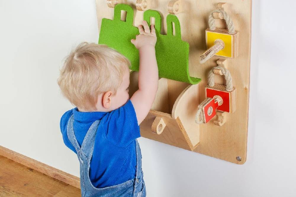 Rudolphs Schatzkiste Wandspiel Schatzkiste mit Schlössern LxBxH 485x485x160mm im Angebot