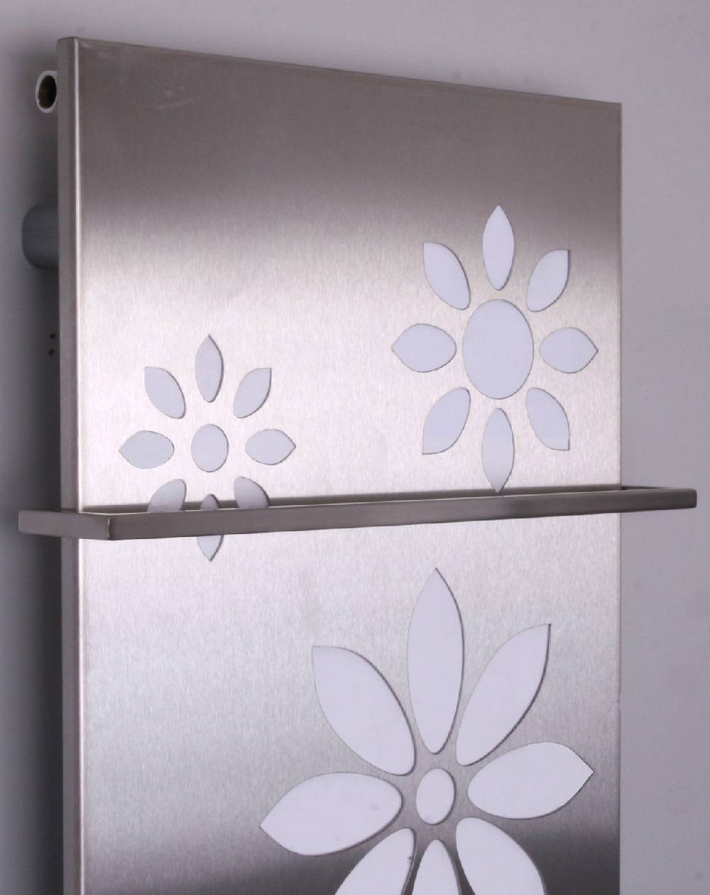 Szagato BADHEIZKÖRPER Design Flower 3 180x47cm 1118 Watt Edelstahl Hochglanz (+1 Halter 15mm) SZAGATO Designheizkörper mit Mittelanschluss Handtuchwärmer Saisonschlussverkauf