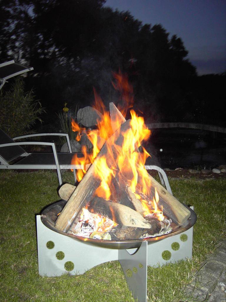Szagato Feuerschale Garten aus Edelstahl ØxH 70x30cm Design 1 SZAGATO Feuerschale für den Garten Feuerschale outdoor Grillschale Grillkorb 70cm groß Discount Store für neue Produkte