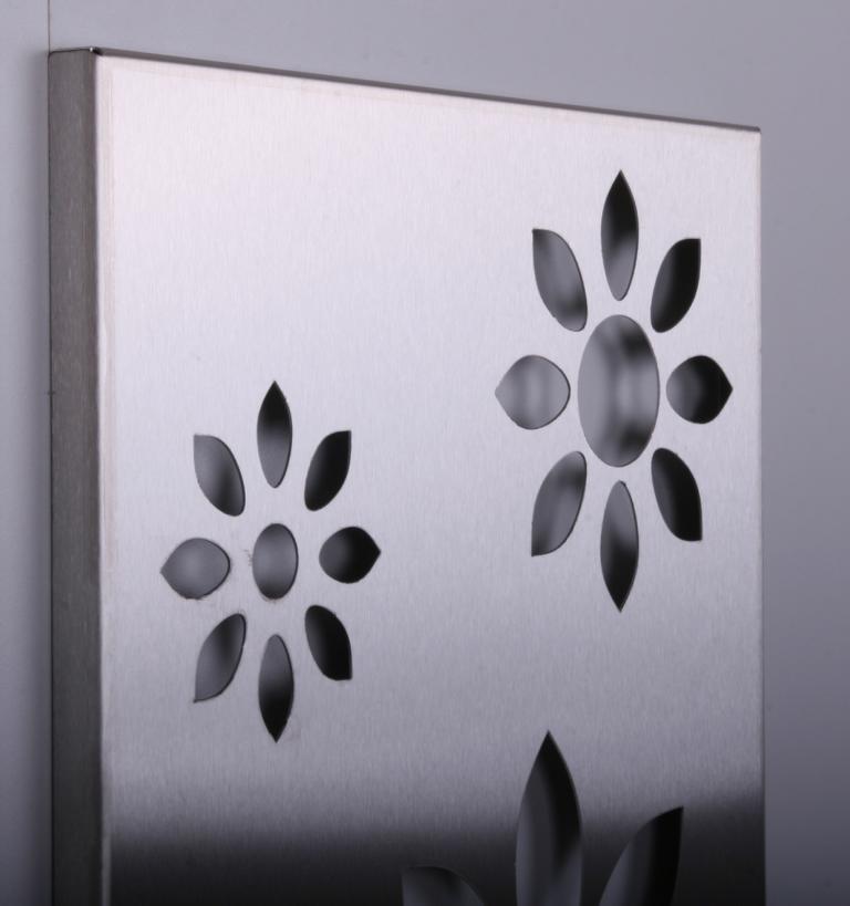 Szagato Garderobe Wandgarderobe Design Flower 140x40cm Edelstahl matt SZAGATO Garderobe Metall Wand Garderobenpaneel Garderobenleiste Flurgarderobe Flur Cyber Monday