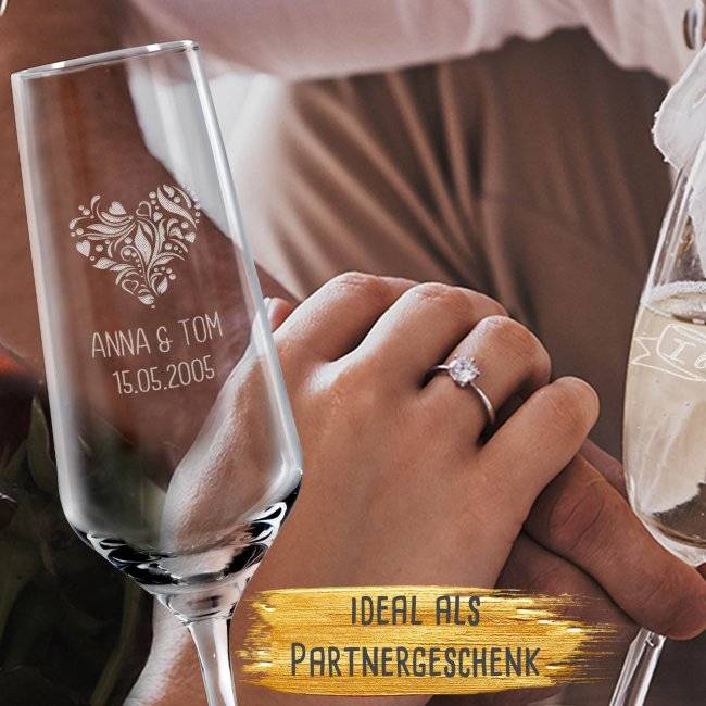 Tassendruck Sektglas - Herz Ornament - mit Namen und Datum Großer Ausverkauf