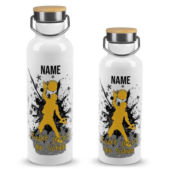 Tassendruck Trinkflasche mit Bambusdeckel zur Einschulung für Jungen - Rockt die Schule - mit Name